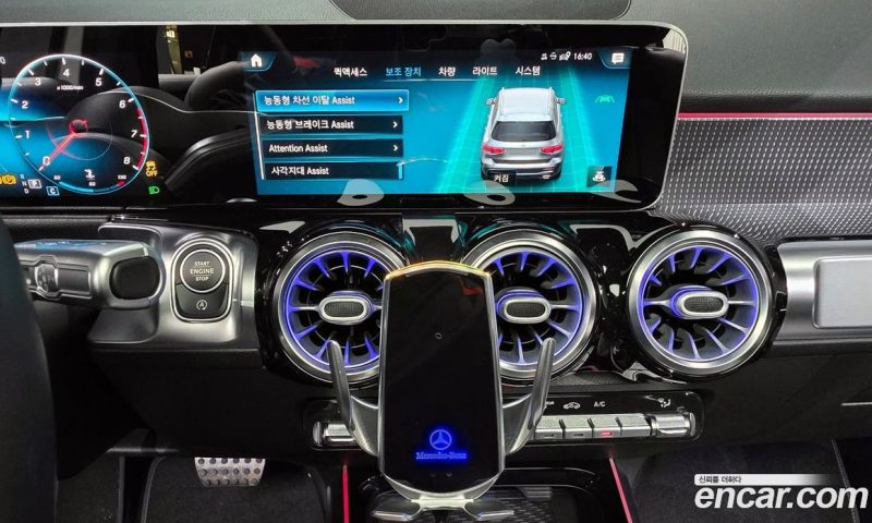 Mercedes Benz GLB-Class GLB220
