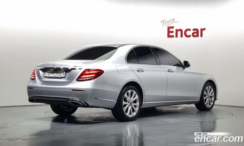 Mercedes Benz E-Class E220d 4MATIC Exclusive