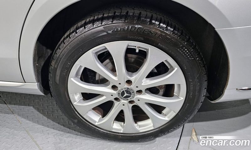 Mercedes Benz E-Class E220d 4MATIC Exclusive