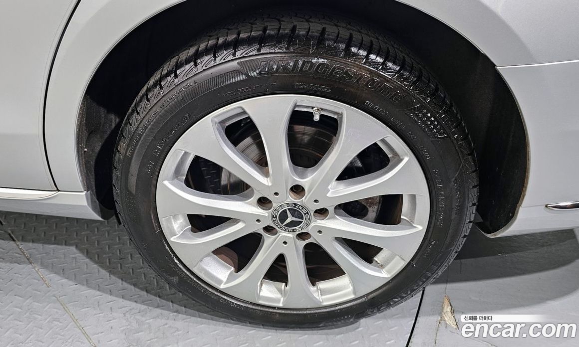 Mercedes Benz E-Class E220d 4MATIC Exclusive
