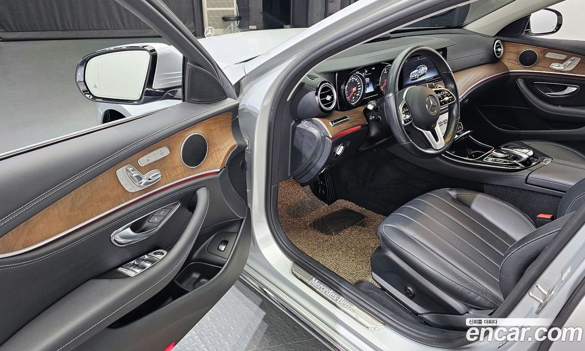Mercedes Benz E-Class E220d 4MATIC Exclusive