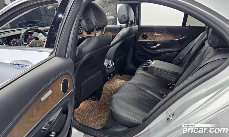 Mercedes Benz E-Class E220d 4MATIC Exclusive