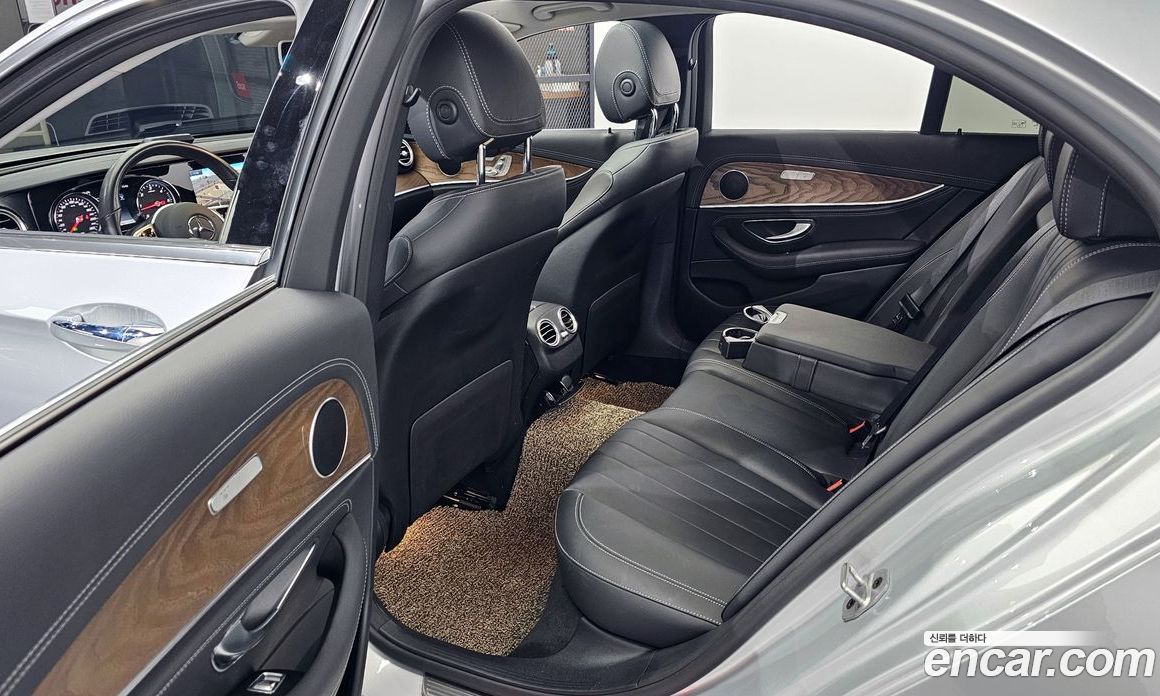 Mercedes Benz E-Class E220d 4MATIC Exclusive