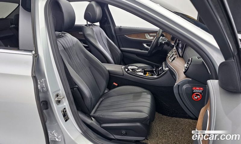 Mercedes Benz E-Class E220d 4MATIC Exclusive