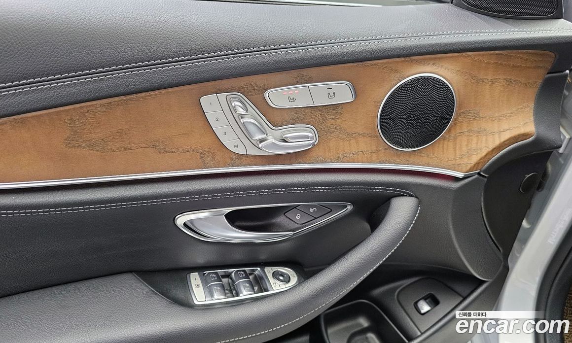 Mercedes Benz E-Class E220d 4MATIC Exclusive