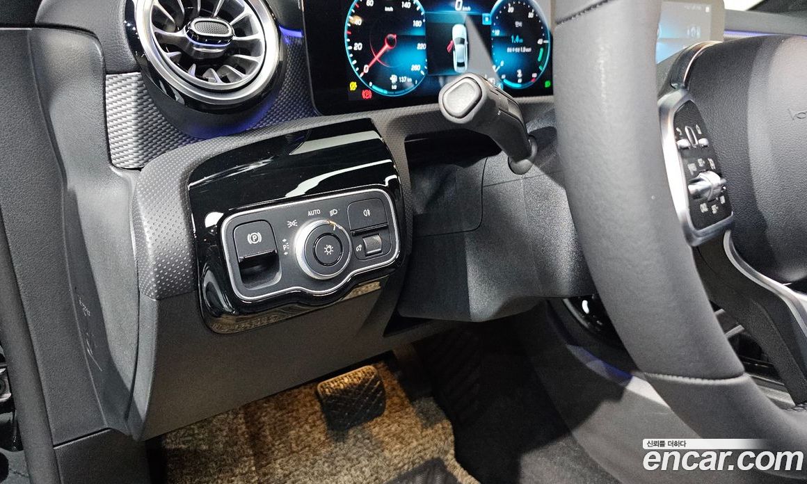 Mercedes Benz A-Class A250 4MATIC Sedan