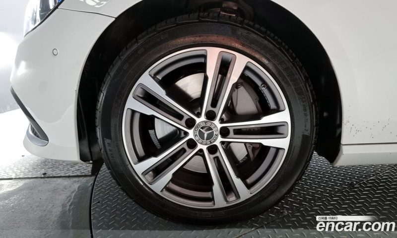 Mercedes Benz E-Class E350 4MATIC Avantgarde