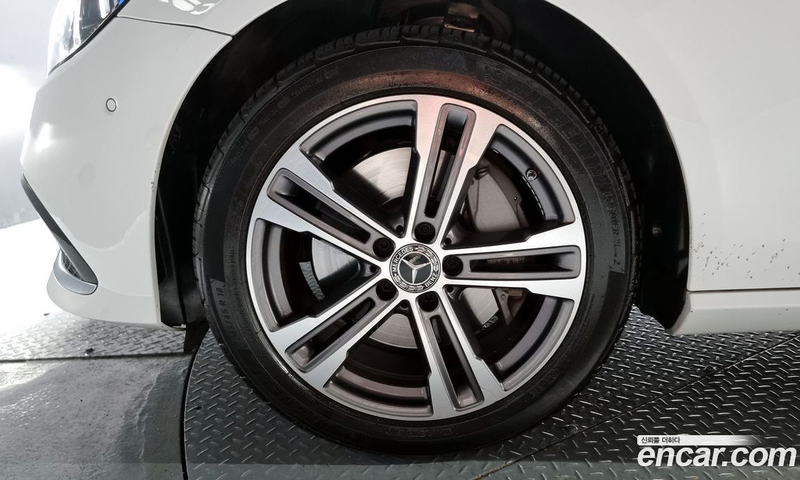 Mercedes Benz E-Class E350 4MATIC Avantgarde