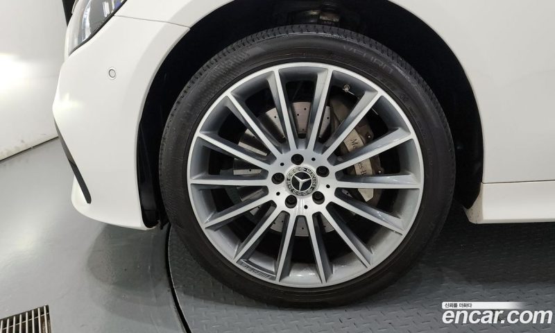 Mercedes Benz E-Class E450 4MATIC Coupe