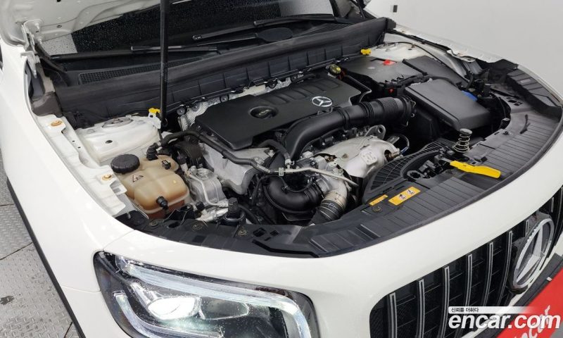 Mercedes Benz GLB-Class GLB220