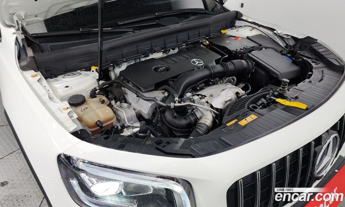 Mercedes Benz GLB-Class GLB220