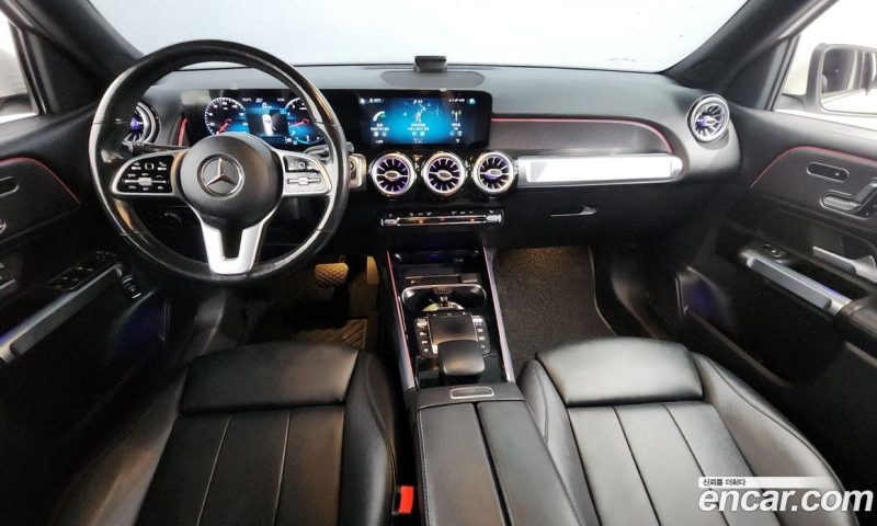 Mercedes Benz GLB-Class GLB220