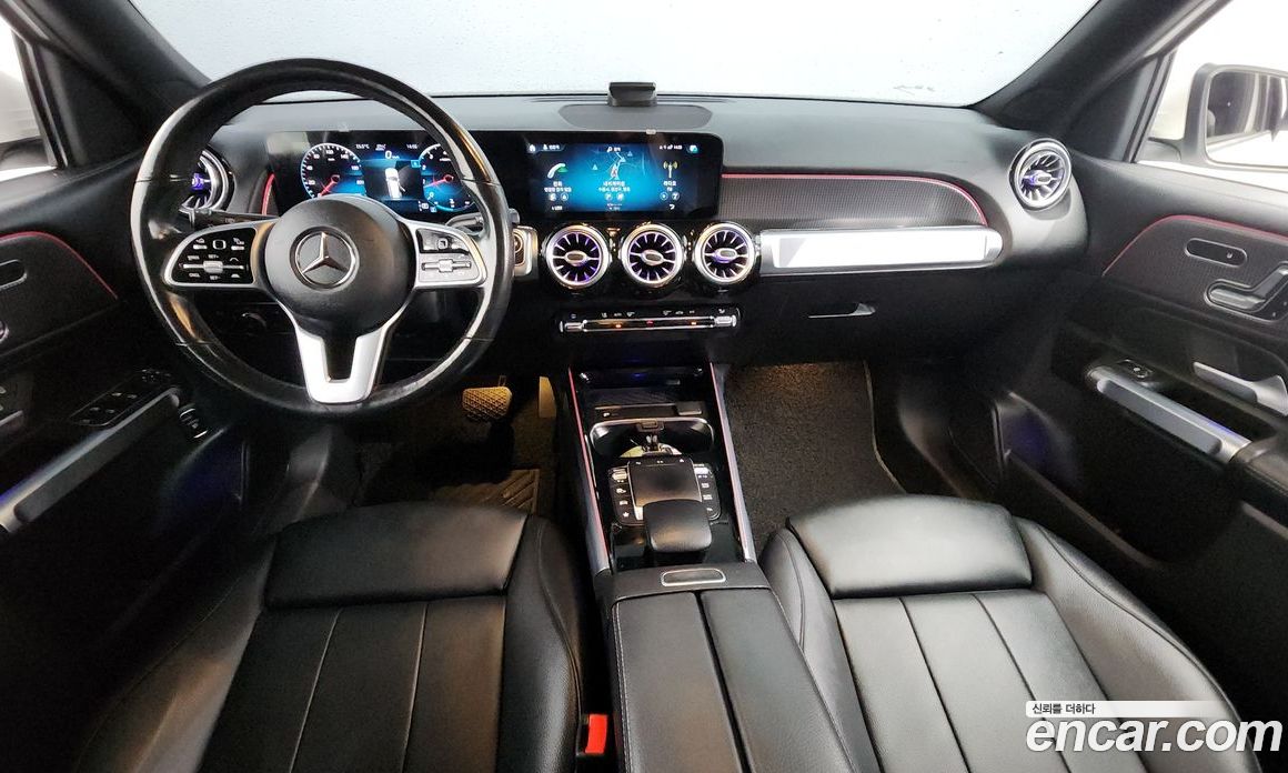 Mercedes Benz GLB-Class GLB220