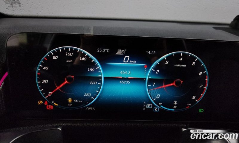Mercedes Benz GLB-Class GLB220