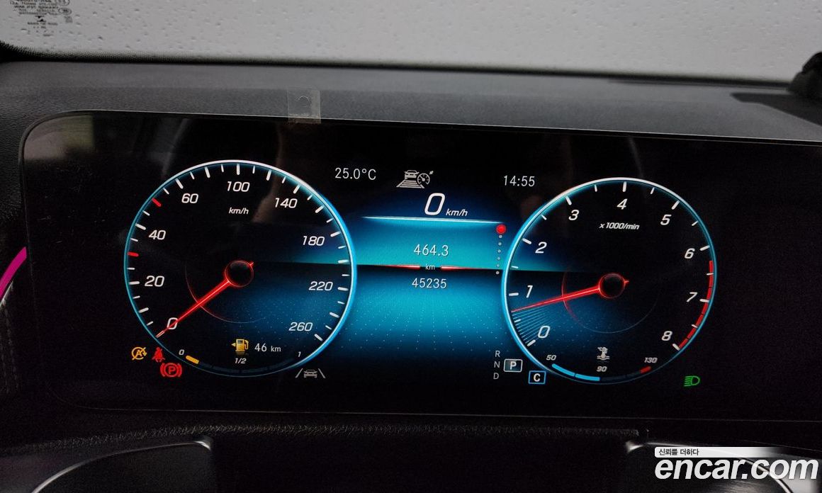 Mercedes Benz GLB-Class GLB220