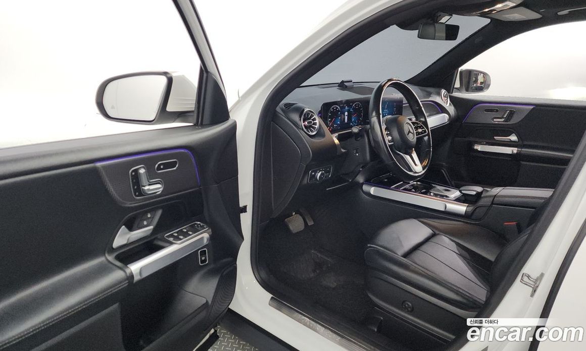 Mercedes Benz GLB-Class GLB220