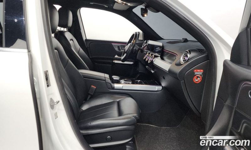 Mercedes Benz GLB-Class GLB220