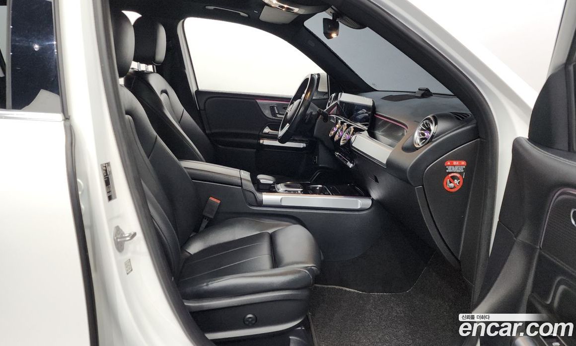 Mercedes Benz GLB-Class GLB220