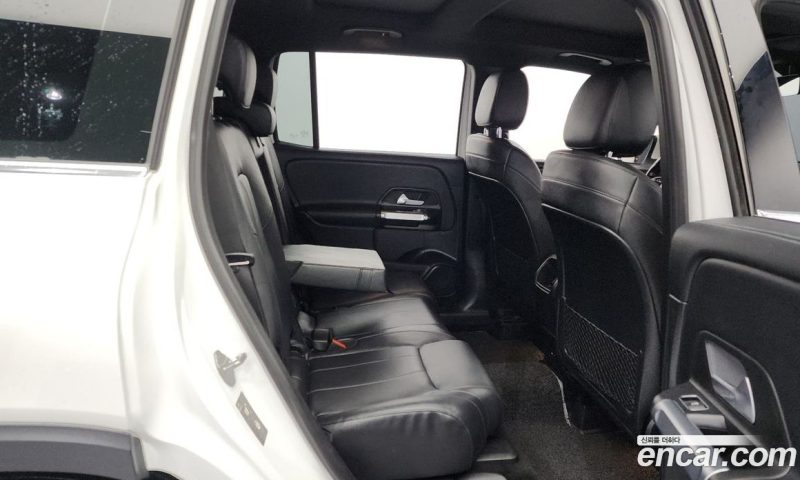 Mercedes Benz GLB-Class GLB220