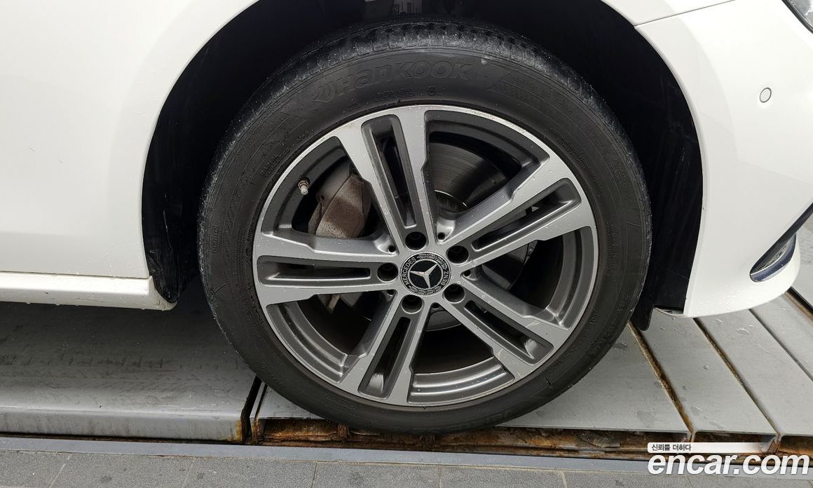 Mercedes Benz E-Class E350 4MATIC Avantgarde