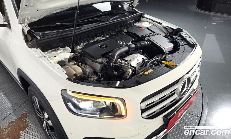 Mercedes Benz GLB-Class GLB220