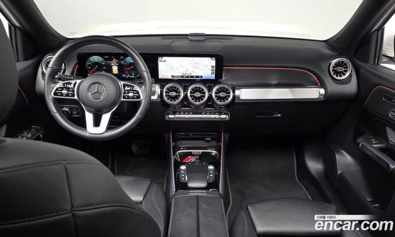 Mercedes Benz GLB-Class GLB220
