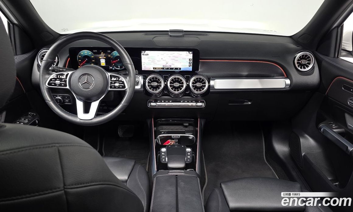 Mercedes Benz GLB-Class GLB220