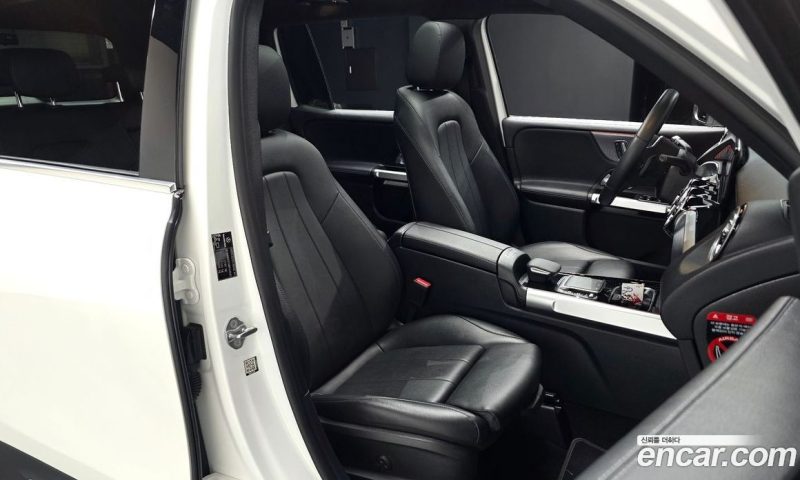 Mercedes Benz GLB-Class GLB220