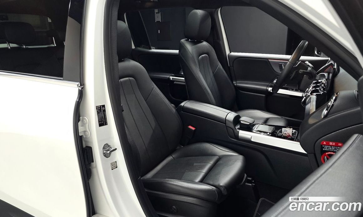 Mercedes Benz GLB-Class GLB220