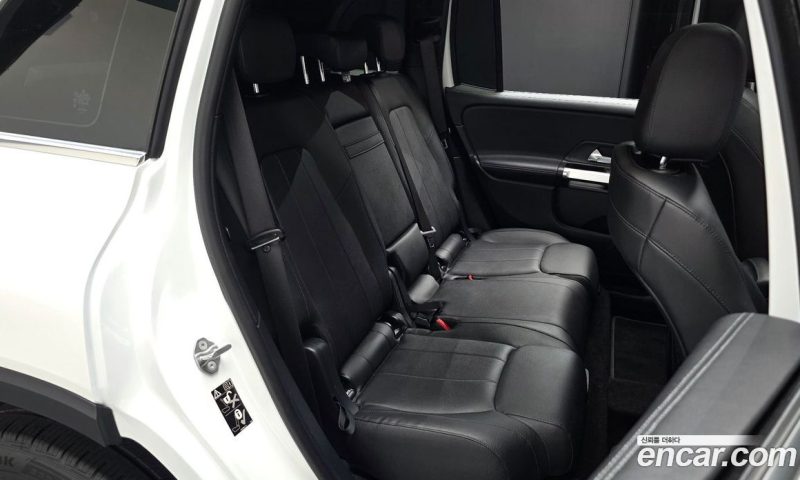 Mercedes Benz GLB-Class GLB220
