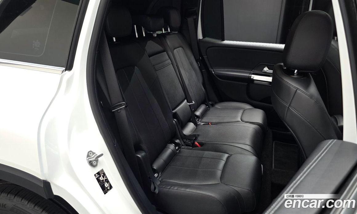 Mercedes Benz GLB-Class GLB220