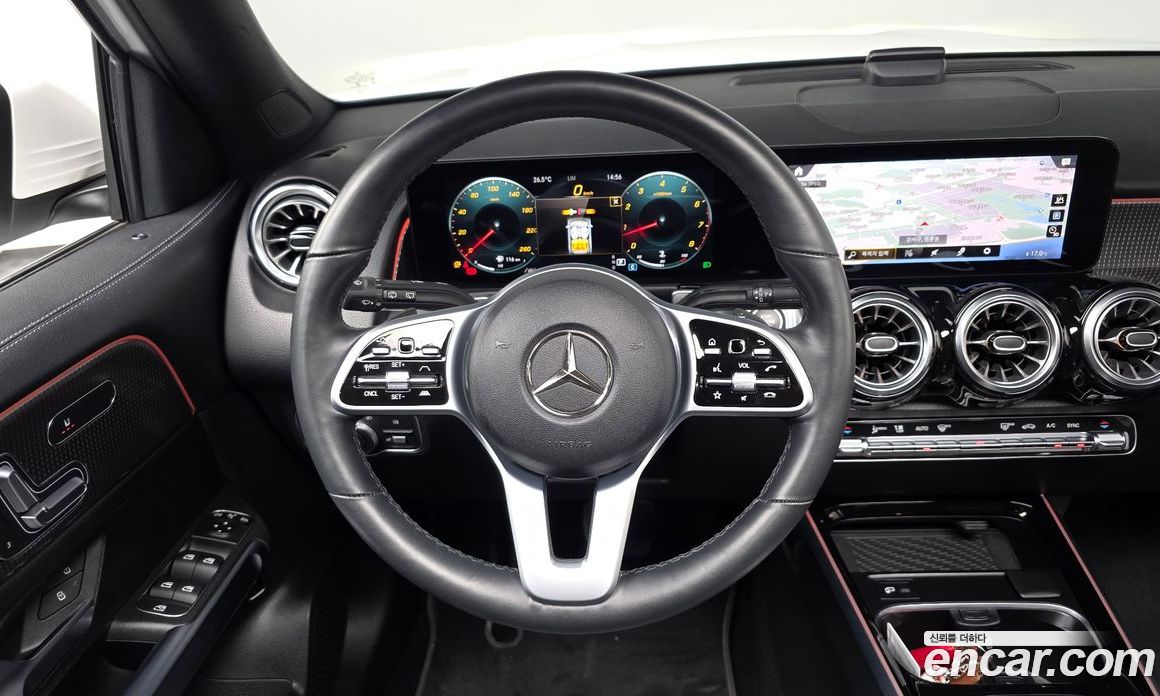 Mercedes Benz GLB-Class GLB220
