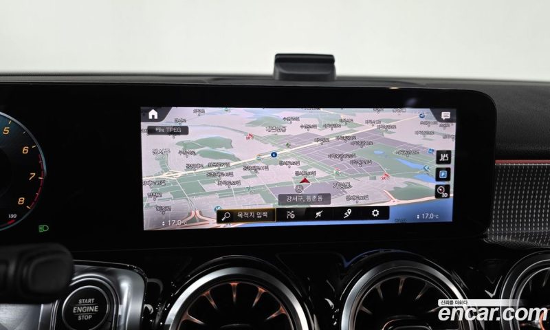Mercedes Benz GLB-Class GLB220