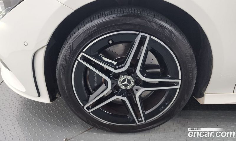 Mercedes Benz CLA-Class CLA250 4MATIC