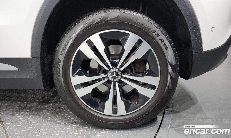 Mercedes Benz GLA-Class GLA220