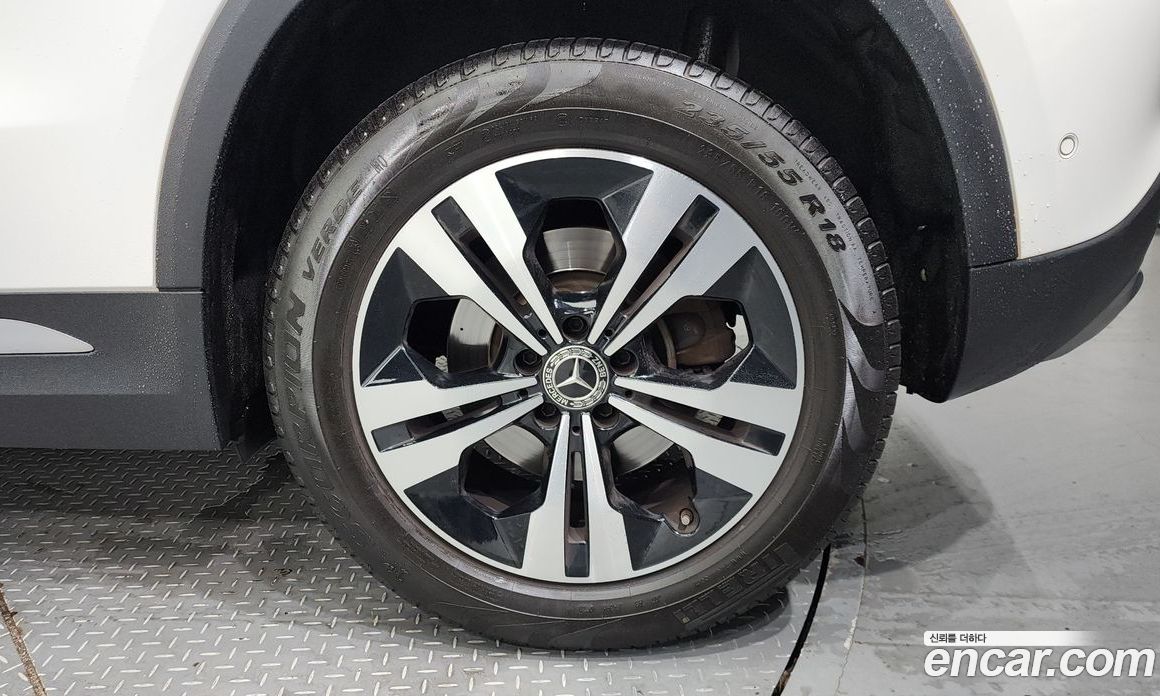 Mercedes Benz GLA-Class GLA220