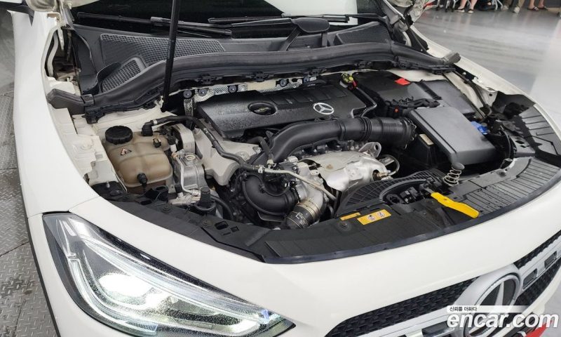 Mercedes Benz GLA-Class GLA220
