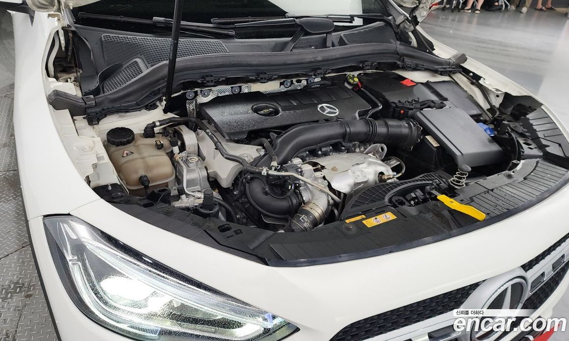Mercedes Benz GLA-Class GLA220