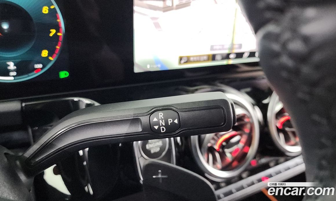 Mercedes Benz GLA-Class GLA220