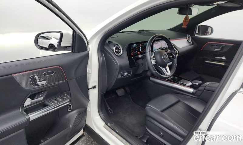 Mercedes Benz GLA-Class GLA220