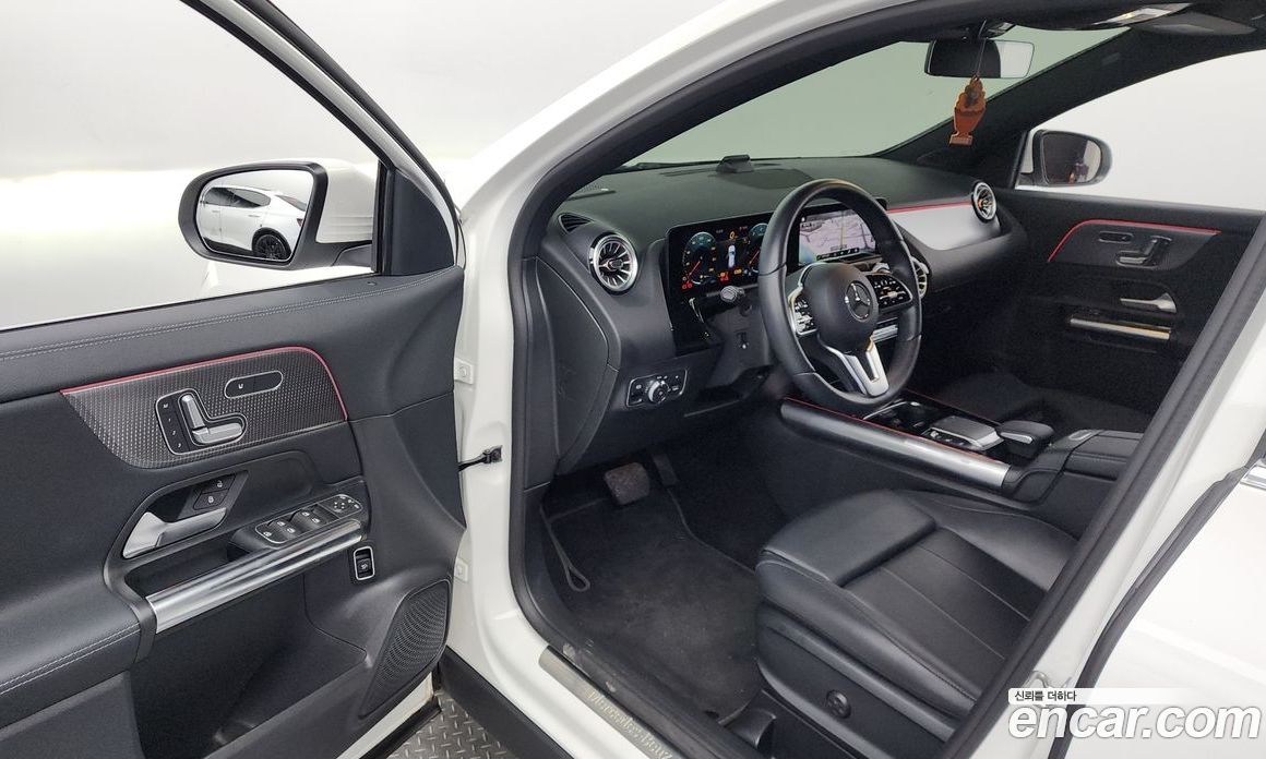 Mercedes Benz GLA-Class GLA220