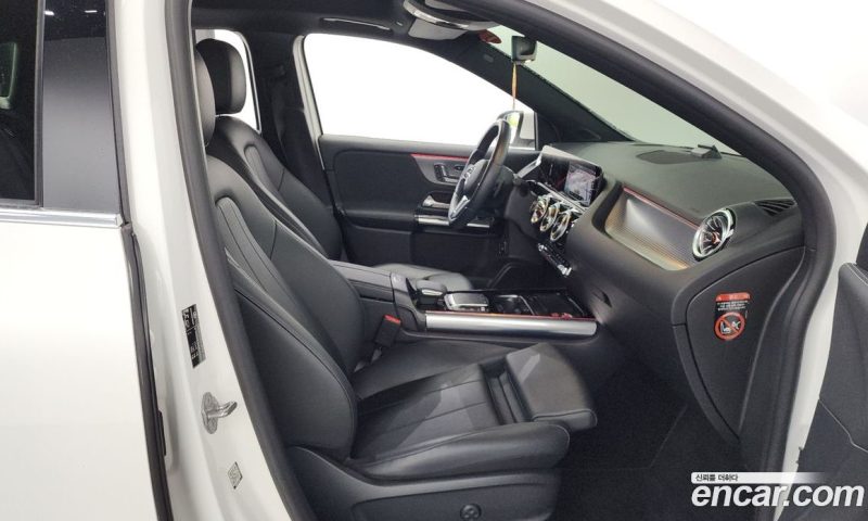 Mercedes Benz GLA-Class GLA220