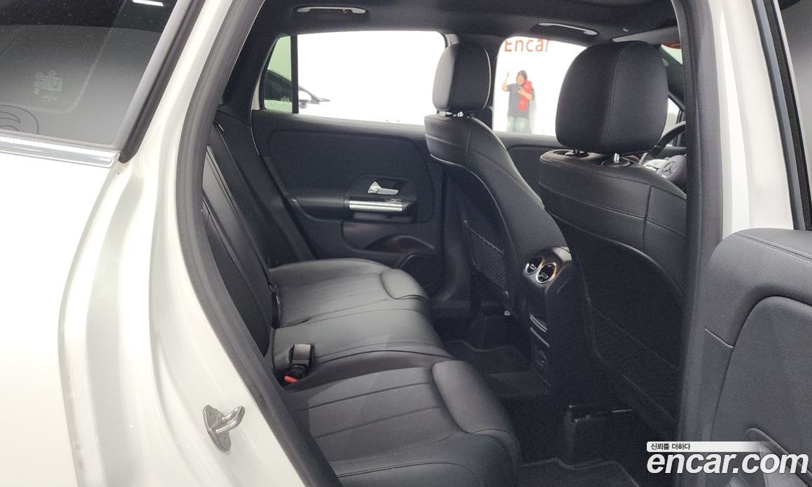 Mercedes Benz GLA-Class GLA220