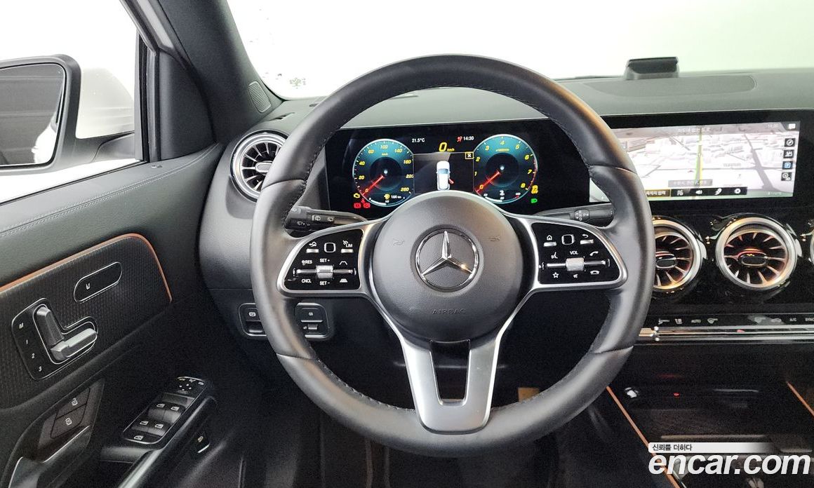 Mercedes Benz GLA-Class GLA220