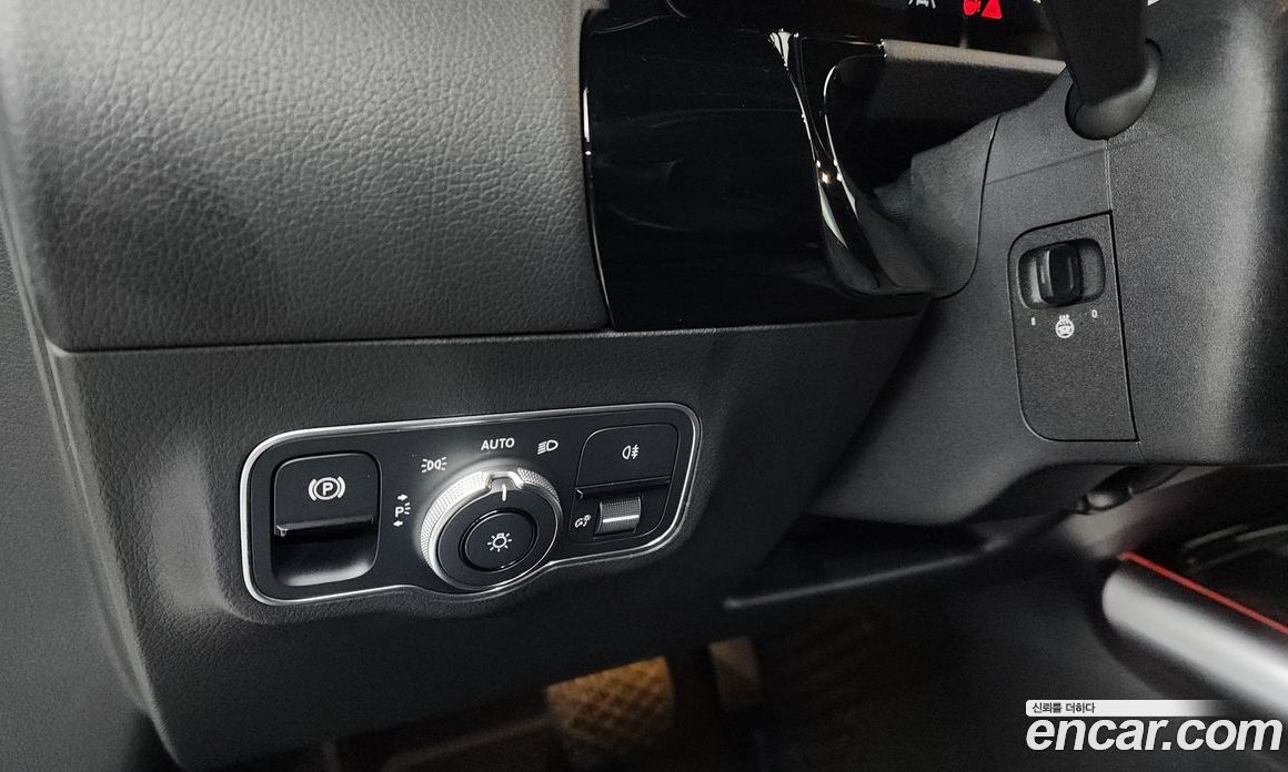 Mercedes Benz GLA-Class GLA220