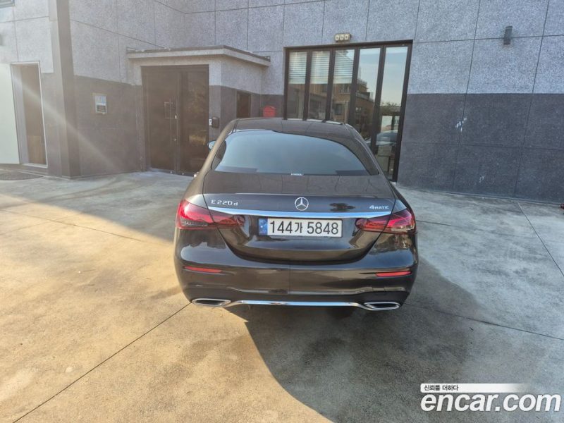 Mercedes Benz E-Class E220d 4MATIC AMG Line