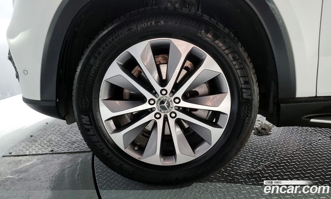 Mercedes Benz GLE-Class GLE300d 4MATIC