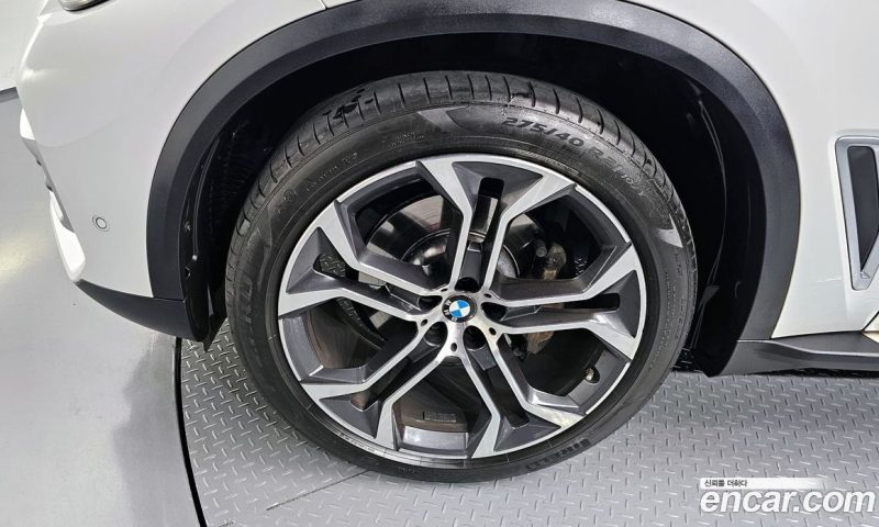 BMW X5 xDrive i40 xLine