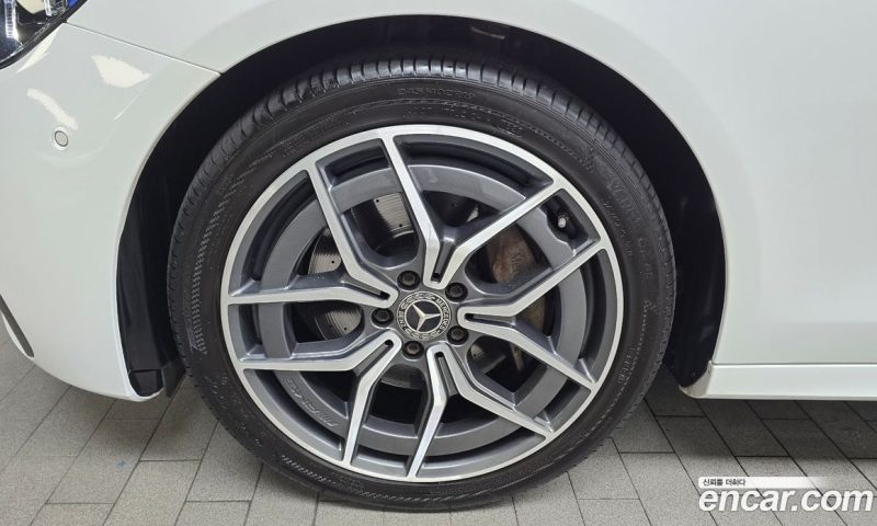 Mercedes Benz E-Class E220d 4MATIC AMG Line