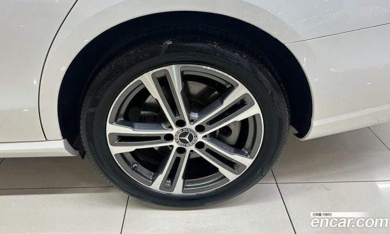Mercedes Benz E-Class E350 4MATIC Avantgarde